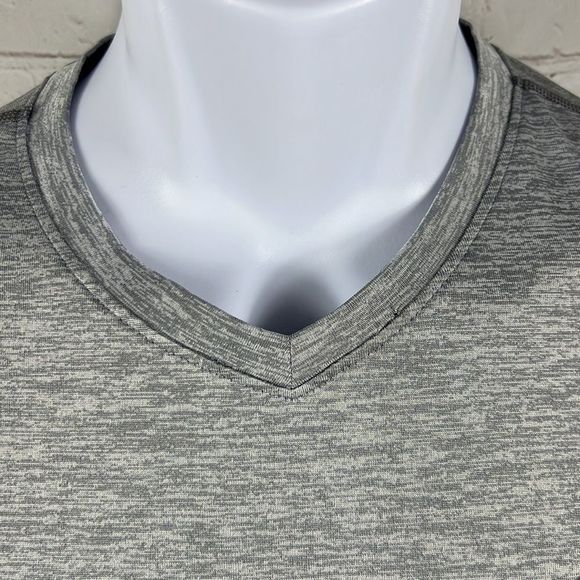 Under Armour Men's Tech V-Neck T-Shirt Steel Smalll gray - Picture 4 of 9